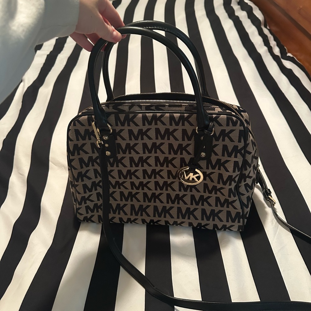 Michael Kors Monogram Top Handle Tote with convertible cross body strap - Picture 2 of 3